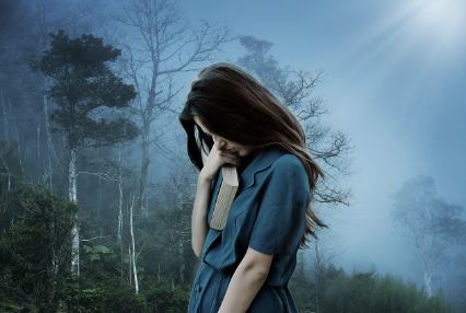 La infidelidad se define comúnmente como la traición de la confianza en una relación de pareja mediante una conducta sexual o emocional con alguien que no es la pareja principal.